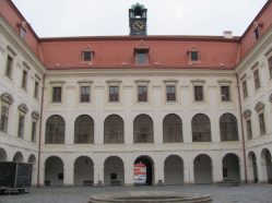 Zámecké nádvoří