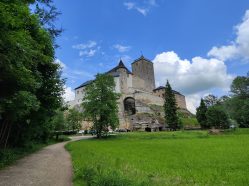 hrad Kost (pohled od údolí Plakánek)