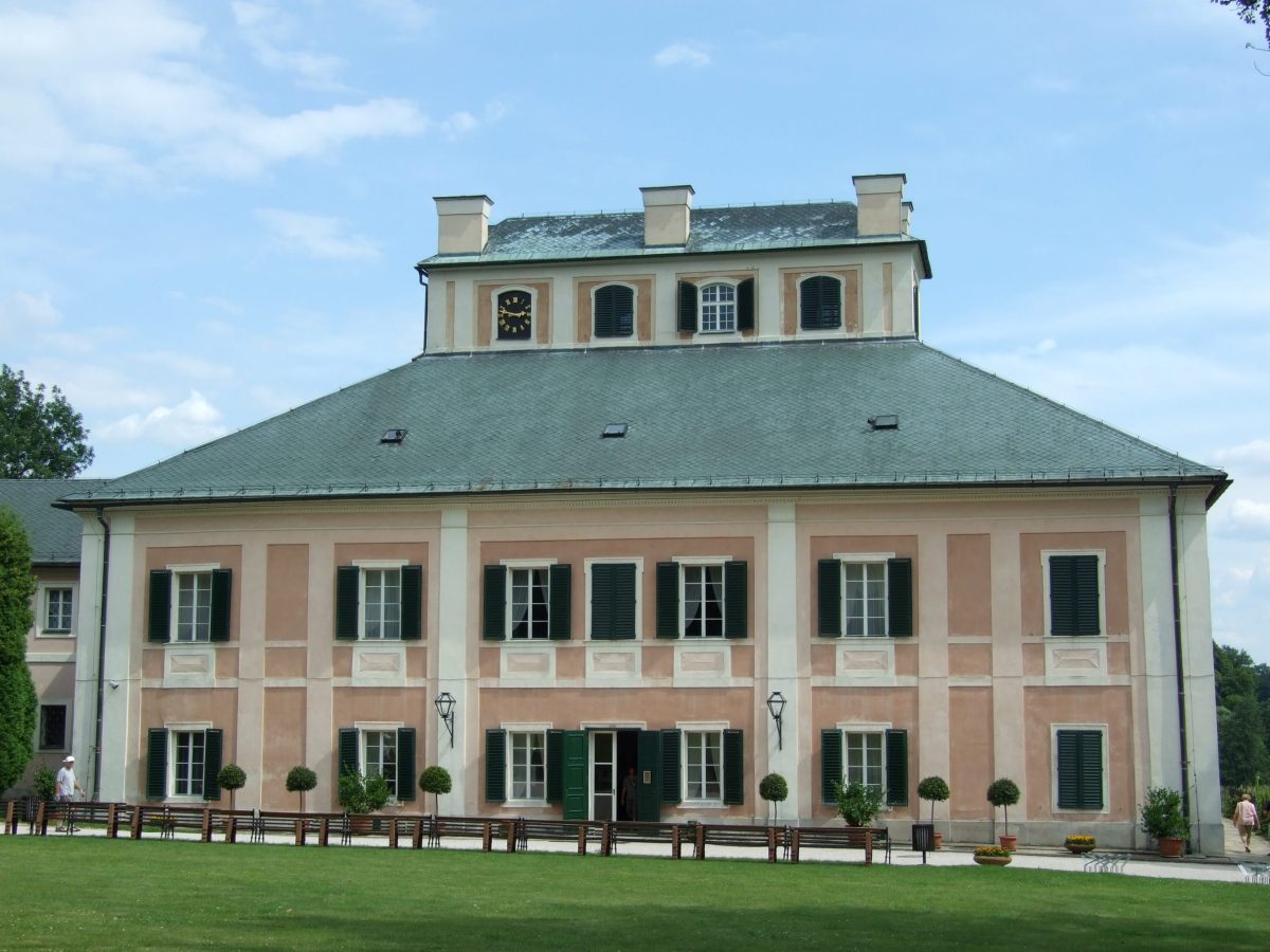 Ratibořice castle main building back view (Česká Skalice)