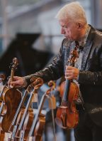 Jaroslav Svěcený – Čtyři století evropských houslí